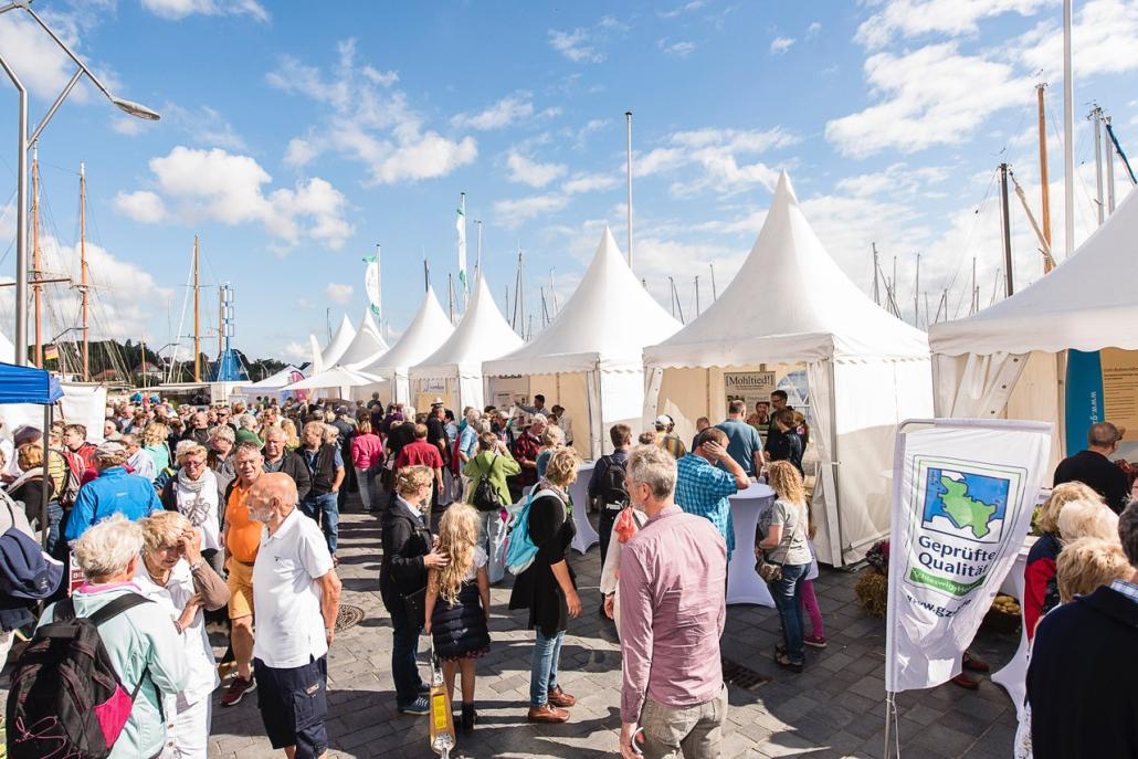 Rund 50 Aussteller:innen empfanfen ihre Gäste beim Green Market.