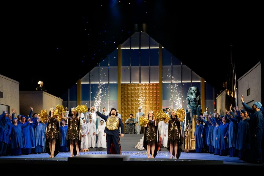 Das Ensemble der äußerst erfolgreichen Oper AIDA kehrt noch einmal auf die Bühne zurück.