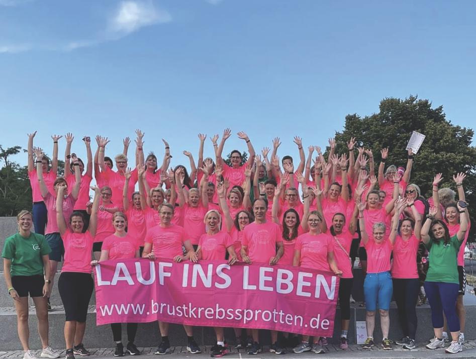 Beim Sprotten-Spenden-Lauf ins Leben gabs Support vom Ministerpräsidenten Daniel Günther (vordere Reihe, 4. v. l.) und UKSH-Direktor Prof. Nicolai Maass (vordere Reihe, 2. v. r.)