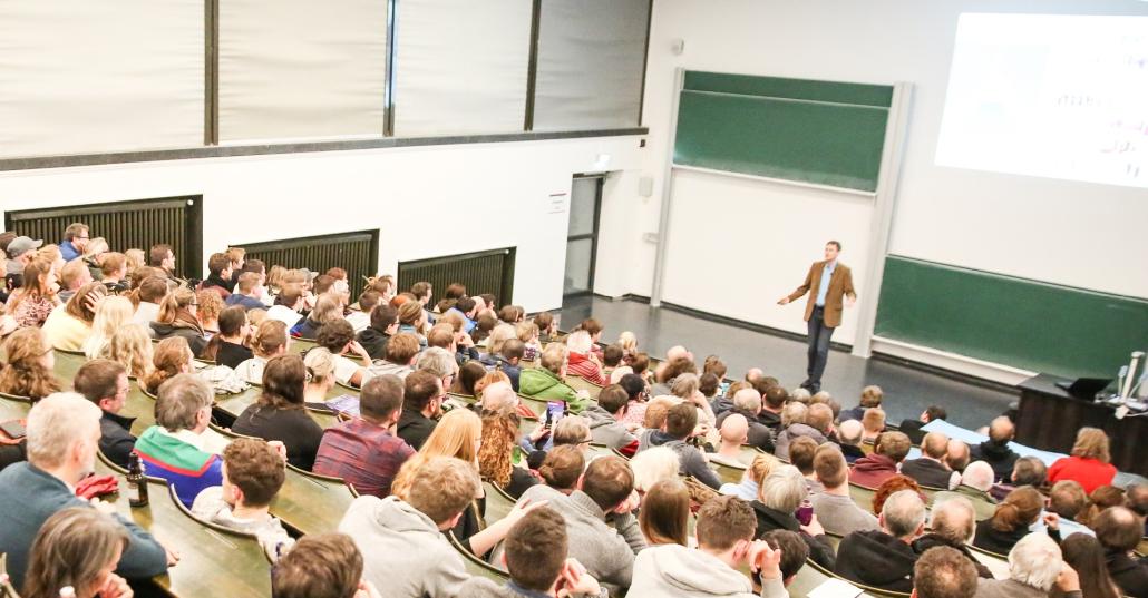 Die Christian-Albrechts-Universität bietet in ihren Ringvorlesungen der Öffentlichkeit einen Einblick in wissenschaftliche Themen.