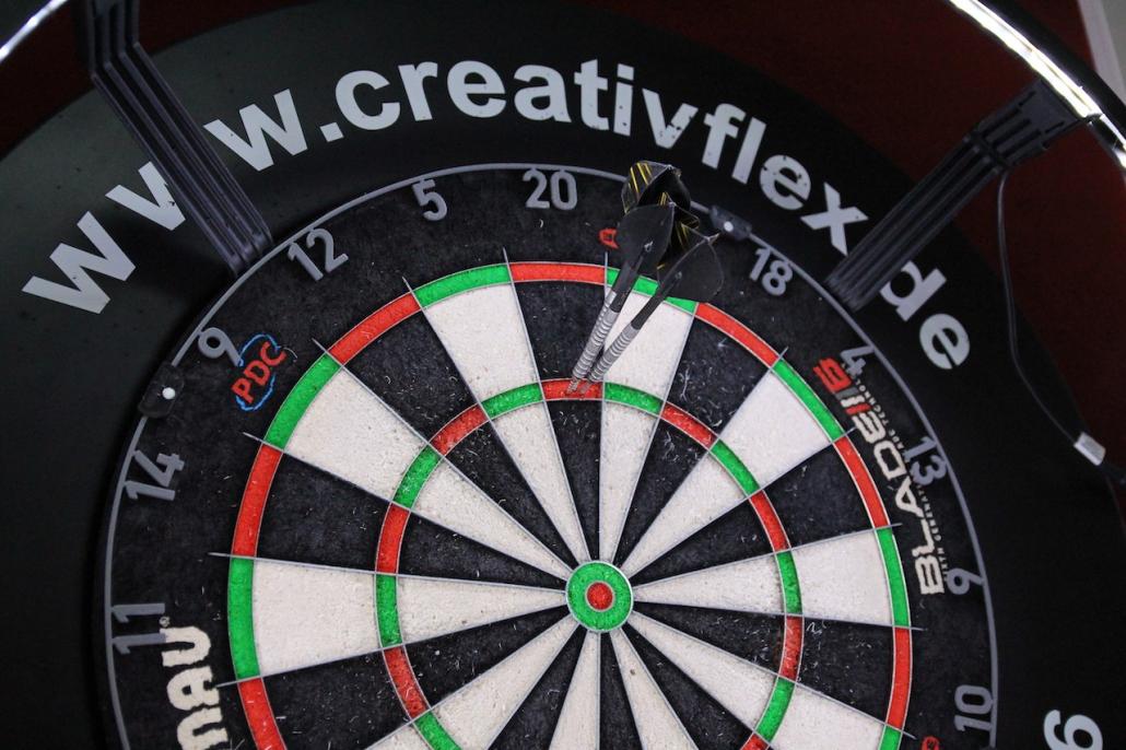 Drei Mal ins Rote: 180 ist die höchste Punktzahl, die beim Darts mit drei Pfeilen erreicht werden kann.