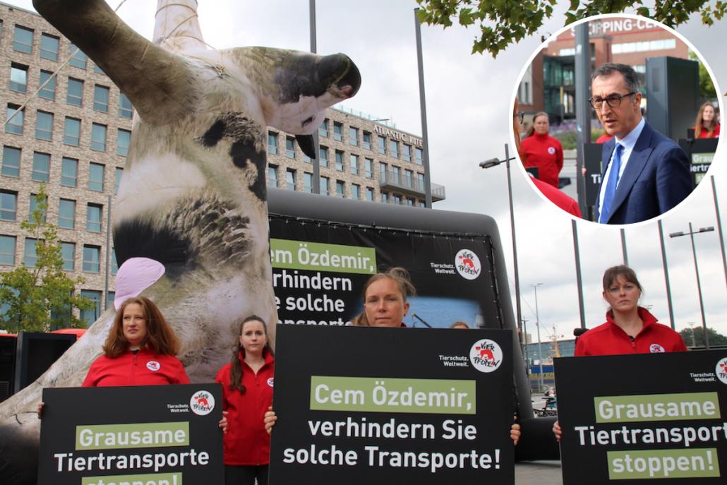 Die Protestierenden von der Tierschutzorganisation Vier Pfoten richteten ihre Forderungen direkt an in der Kritik stehenden Bundeslandwirtschaftsminister Cem Özdemir.
