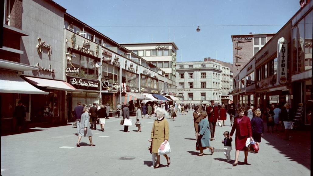 Eure Fotos aus 70 Jahren Holstenstraße werden gesucht