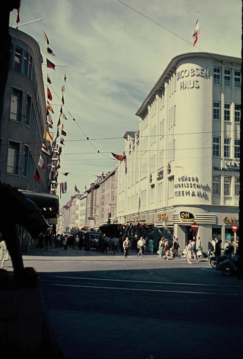 Auch dieses Bild der Holstentstraße von Rita Engel wurde prämiert.