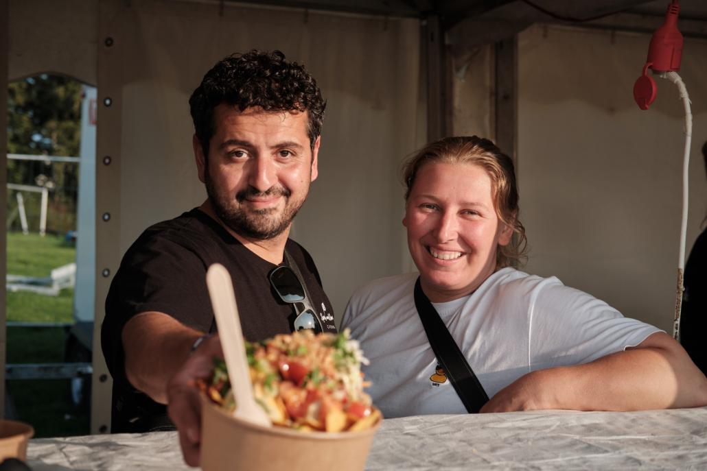 Ehsan und Katharina sind die beiden führenden Köpfe hinter dem Kieler Catering-Unternehmen "Speis und Dank".