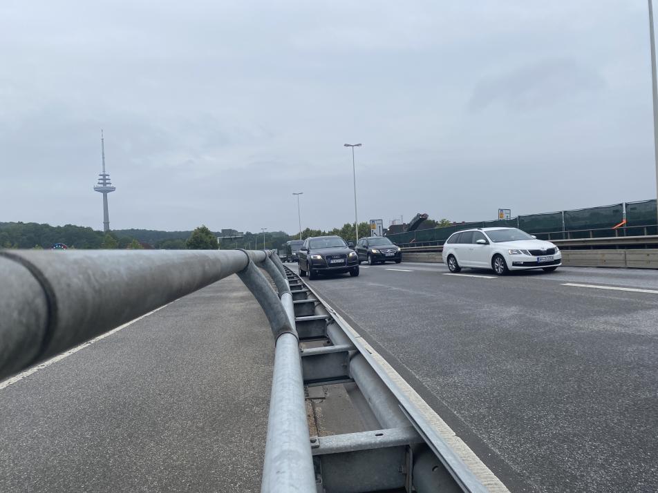 Für die kommenden drei Monate müssen sich Autofahrer auf Verkehrsbehinderungen auf der Friesenbrücke einstellen.