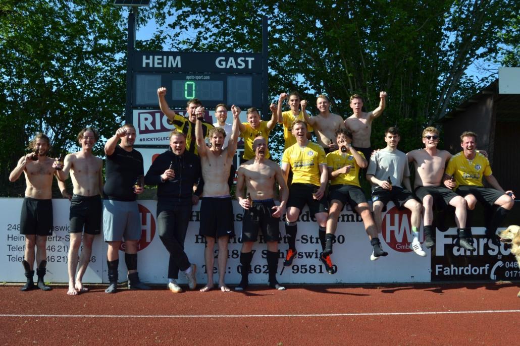 Die 4. Herrenmannschaft des VFB Union Teutonia Kiel steigt auf und tritt in der kommenden Spielzeit nur 8. Ligen unter Holstein Kiel an.