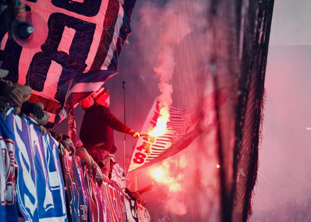 Stadionbesuch: Warum du Ultras nicht fotografieren solltest