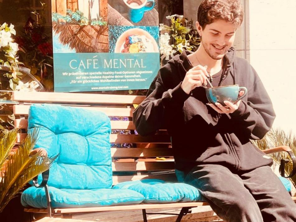 Sommerurlaubs-Idylle im Café Mental