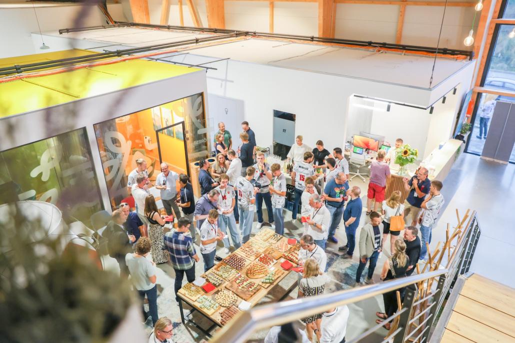 Die Volleyballer-Adler des Kieler TV trafen ihre Sponsoren vor dem Saisonstart  im falkemedia Green Campus.