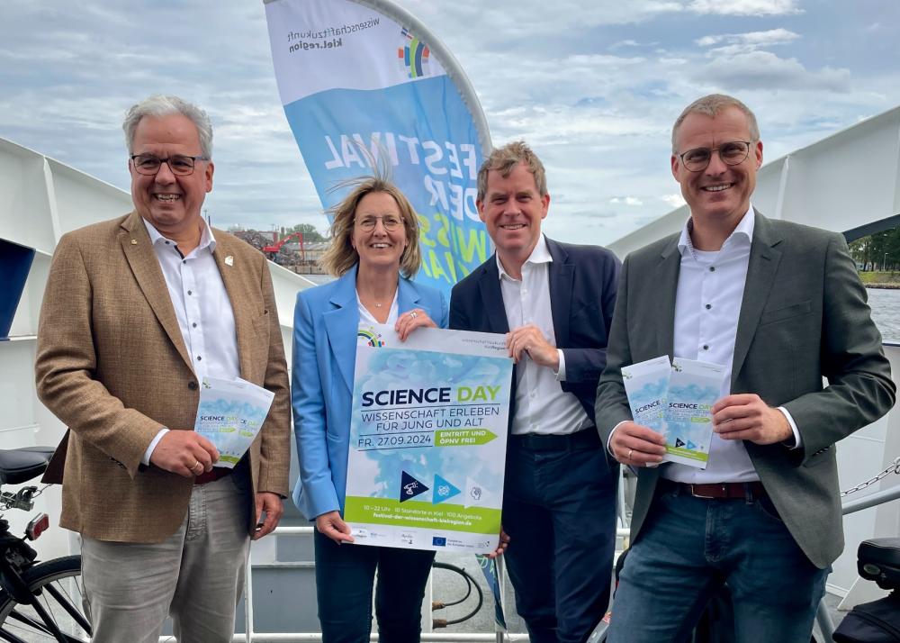 v.l. Jan-Christoph Kersig (Geschäftsführer Kersig Immobilien, Hauptsponsor), Ulrike Wielatt (Geschäftsführerin KielRegion), Dr. Ulf Kämpfer (Oberbürgermeister Landeshauptstadt Kiel und Aufsichtsratsvorsitzender der KielRegion) und Prof. Dr....