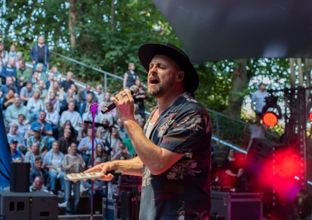 Auch dank Max Mutzke sammelte die Stadtmission Kiel mit dem Konzert gegen Kälte eine große Spende für wohnungslose Menschen.