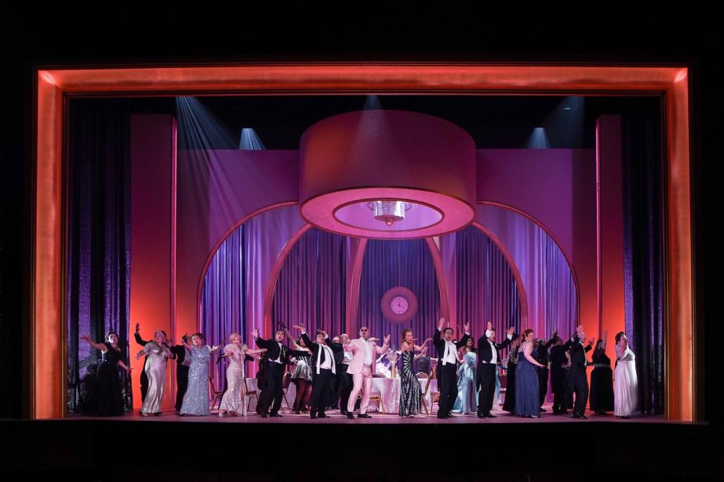 Die Fledermaus: Glücklich ist, wer vergisst, was doch nicht zu ändern ist.