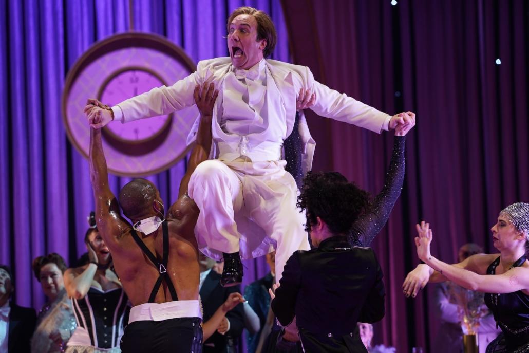 Die Fledermaus: Glücklich ist, wer vergisst, was doch nicht zu ändern ist.