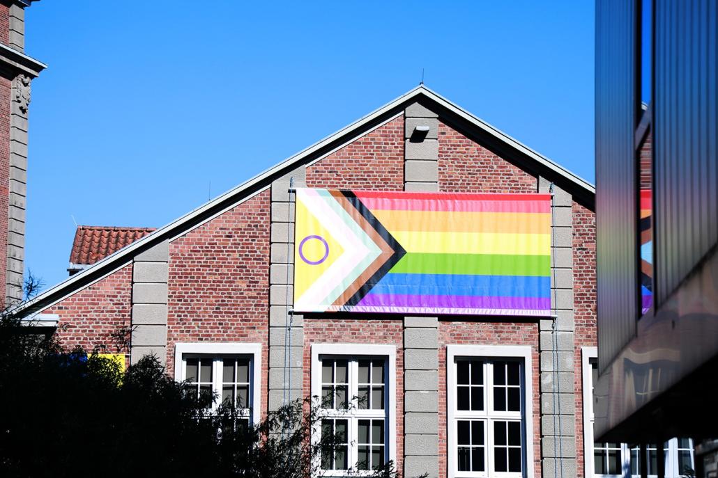 Pride-Banner: Großes Entsetzen an der Muthesius Kunsthochschule