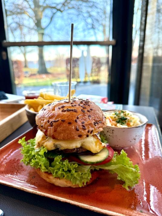 Ein leckerer Burger im Romantikhotel Kieler Kaufmann!