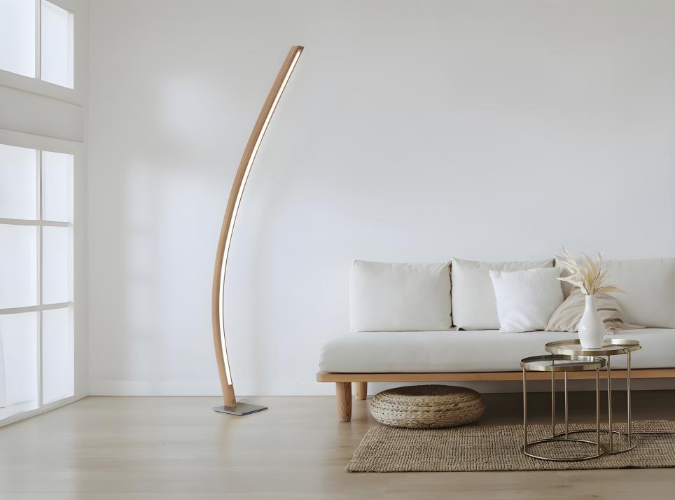 Stehlampen, verschiedene Farbtöne  von Holz und Fuß, dimmbar und steuerbar via Fernbedienung, Memory-Funktion.