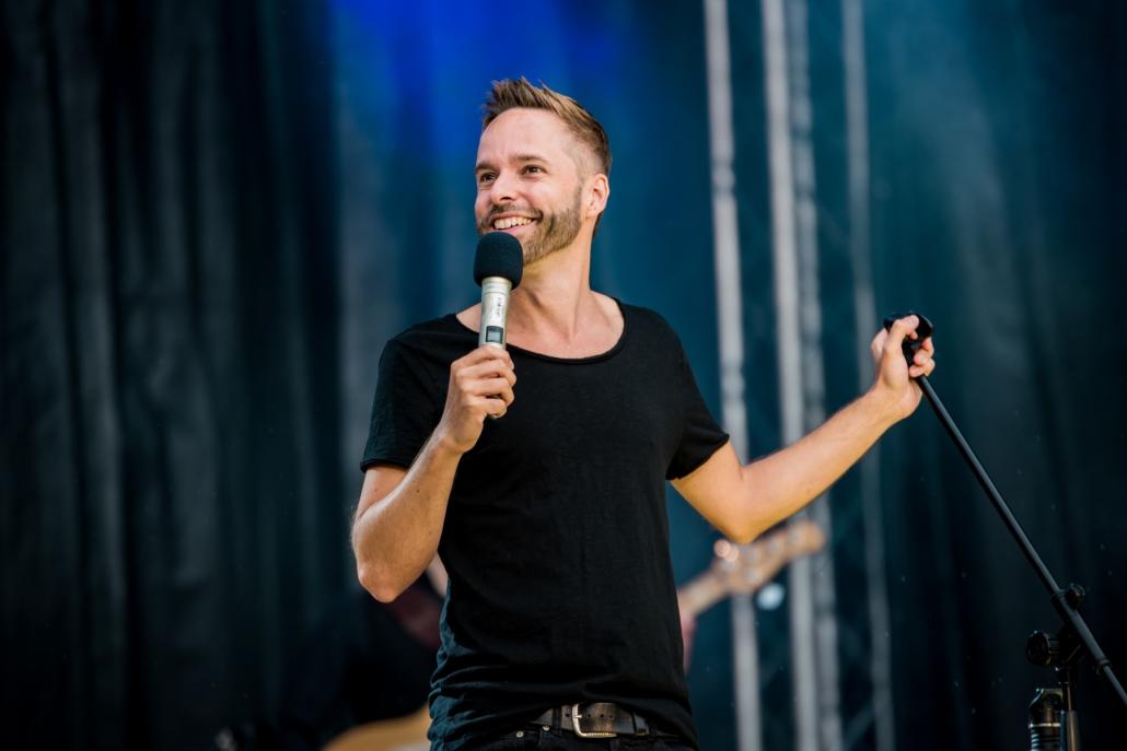 Niels Schröder und seine Band begleiten den Kieler Chor.