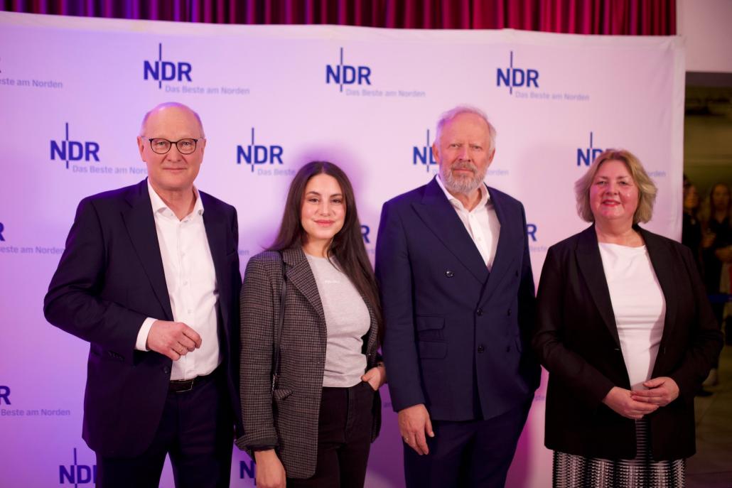 NDR-Intendant Joachim Knuth, Schauspielkollegin Almila Bagriacik, Axel Milberg und Kiels Stadtpräsidentin Bettina Aust (v.l.)