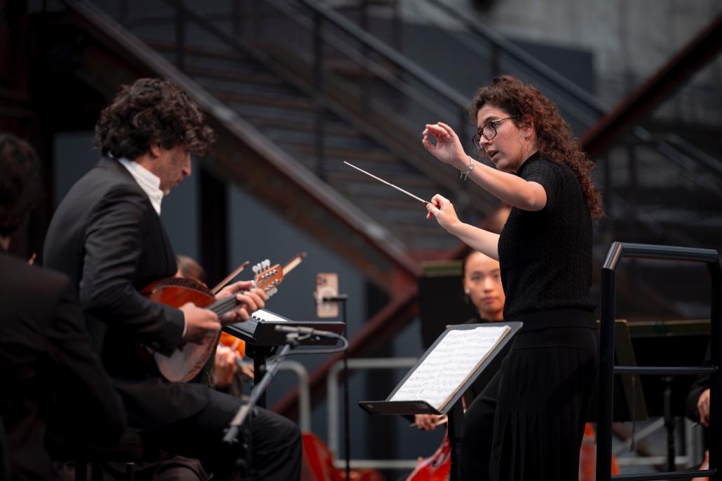 Nil Venditti führte das Orchester mit großer Leichtigkeit und schlug auch das Publikum in ihren Bann.