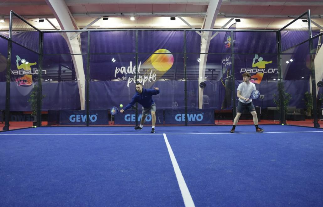 Volle Power im Doppel: Padel begeistert mit Action, Dynamik und Teamgeist.