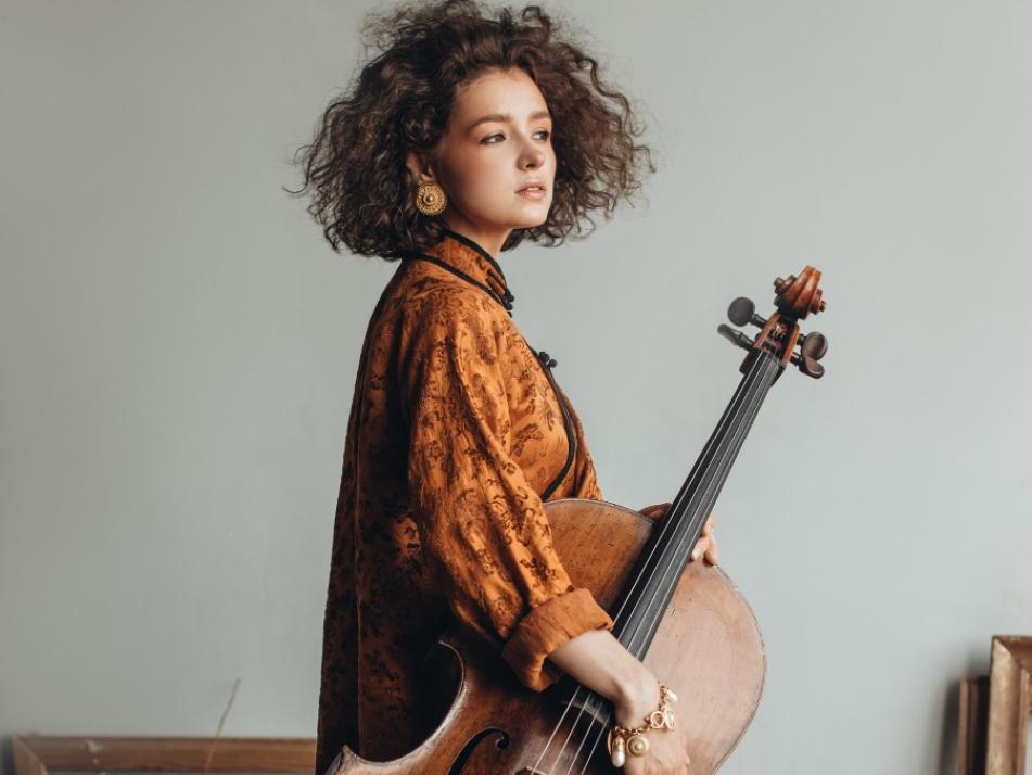 Anastasia Kobekina gehört zu den besten Cellist:innen ihrer Generation und wurde bereits mit dem Leonard-Bernstein-Award des Schleswig-Holstein Musik Festival geehrt.