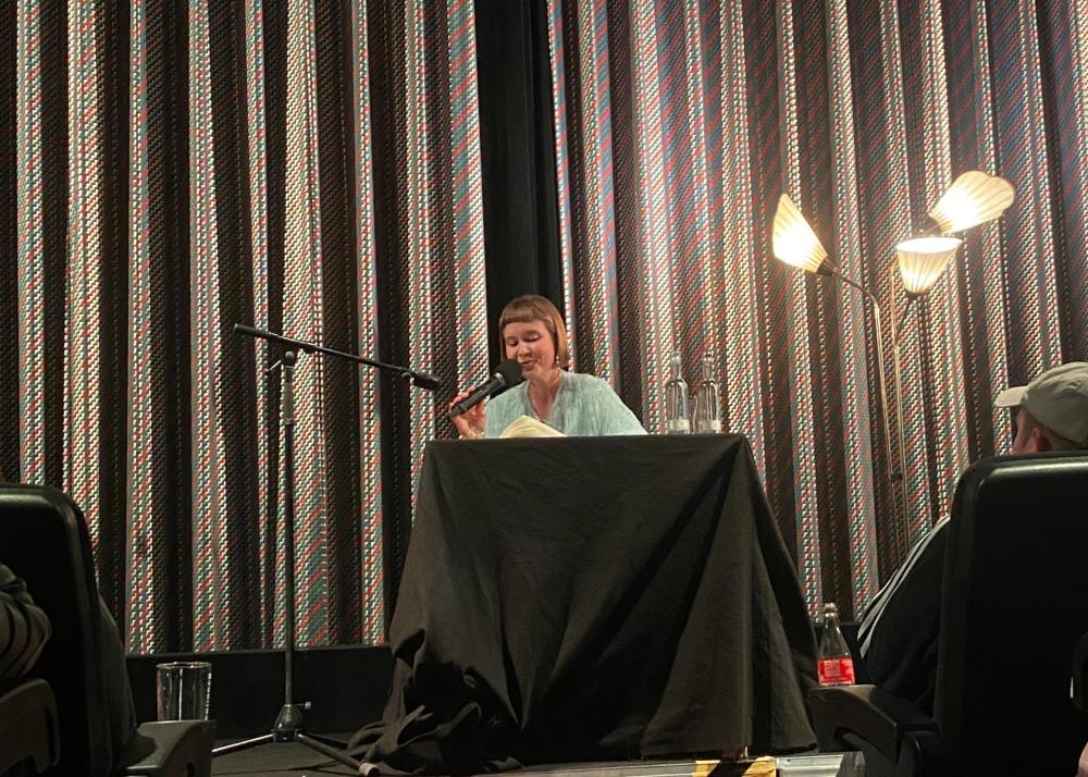 Caroline Wahl im Studio Kino: Die Kieler Bestseller-Autorin liest aus Ihrem neuen Roman "Die Assistentin".