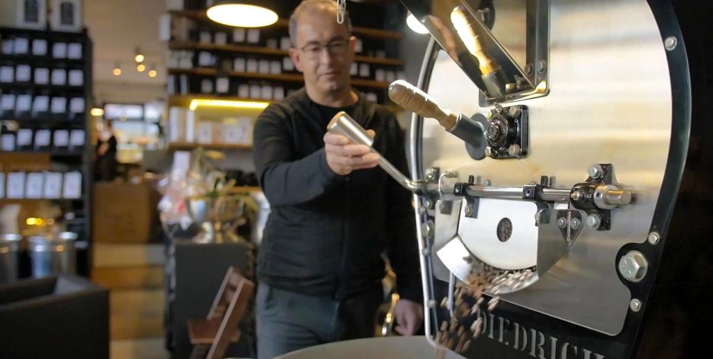 Rainer Burkhardt ließ seine Karriere in der Automobilbranche hinter sich, um mit der Impuls Kaffeemanufaktur seiner wahren Berufung zu folgen.