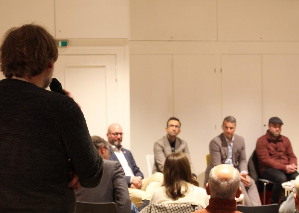 Philippe Tagge vom Restaurant „Alte Räucherei“ auf dem Kieler Ostufer forderte konkrete Antworten zur Fachkräftesicherung und besseren Verwaltungspraxis.