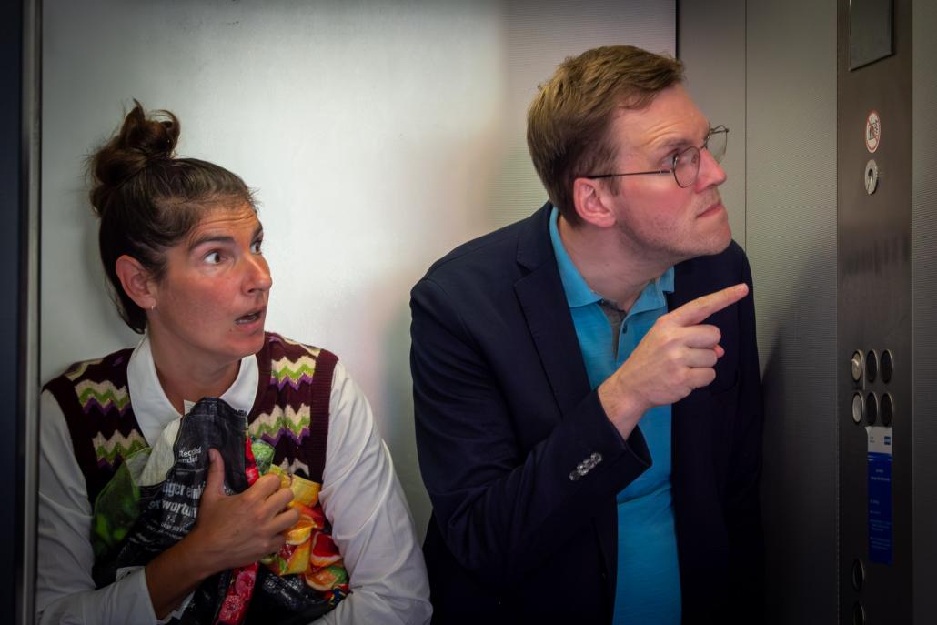 „Der Aufzug“ bringt Spannung und Tiefgang auf die Bühne des Theater am Wilhelmplatz