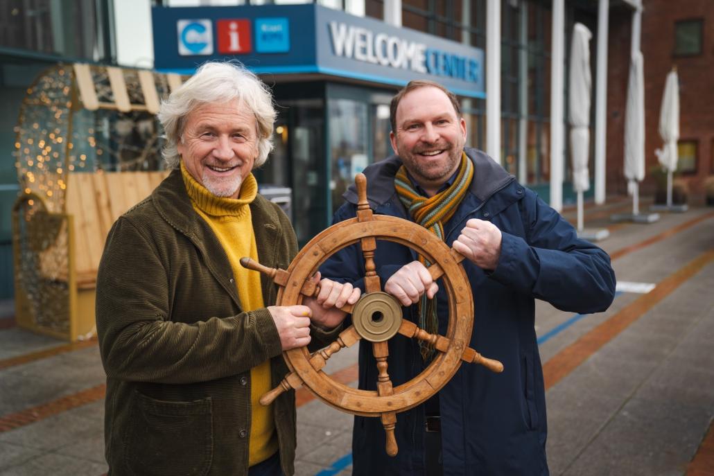 Uwe Wanger (li.) überträgt die Geschäftsführung von Kiel-Marketing nach fast 20 Jahren an Johannes Hesse.