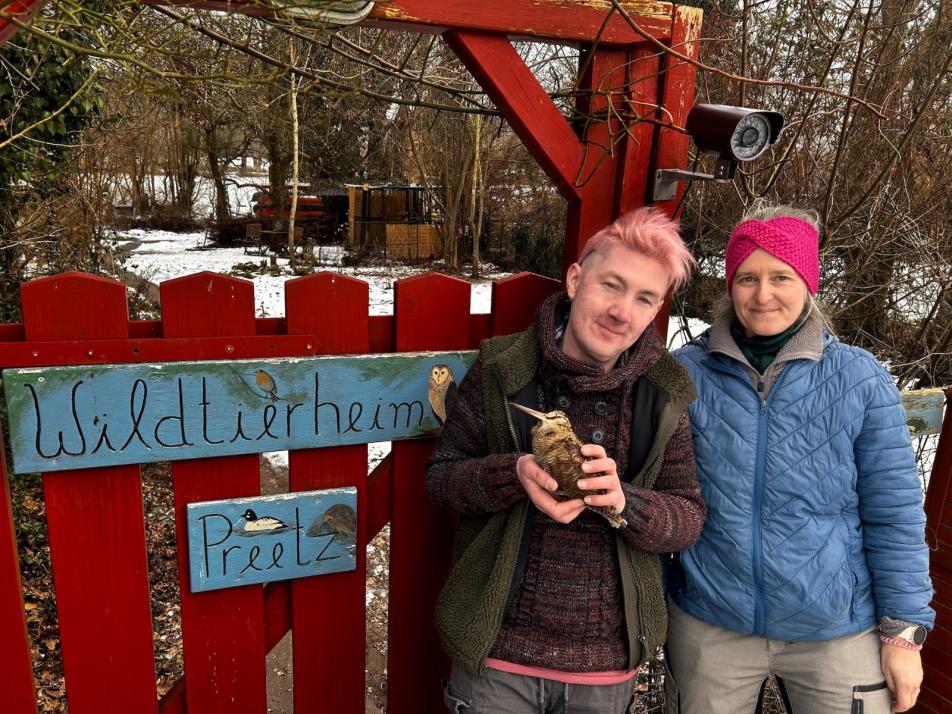 Lucas Bock und Katharina Kastendiek haben es in den vergangenen Wochen häufig mit verunfallten Wildtieren aus Kiel zu tun.