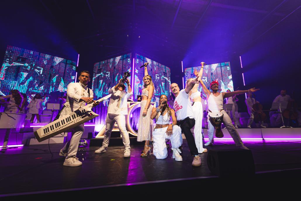 Dancefloor trifft Orchester: Alex Christensen & The Berlin Orchestra bringen am 27. März ihre Classical Dance Tour in die Wunderino Arena Kiel – mit 90er-Hits, sattem Sound und Gänsehautmomenten.