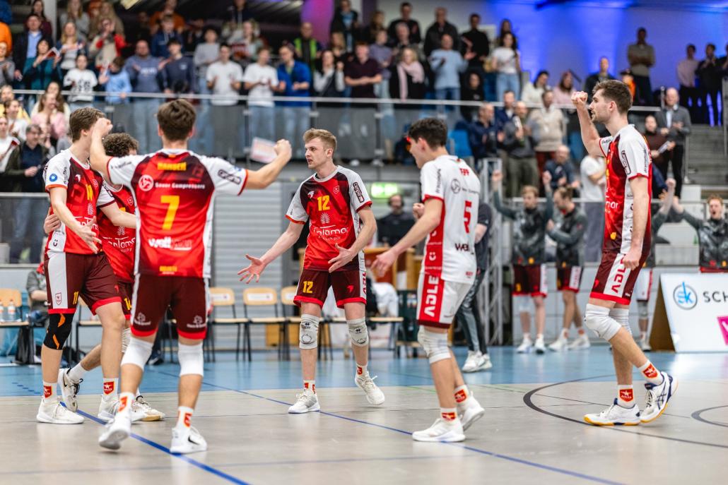 Beim nächsten Heimspiel am 21. März um 19 Uhr in der Hein-Dahlinger-Halle will das Team nun vor heimischem Publikum noch einmal angreifen.