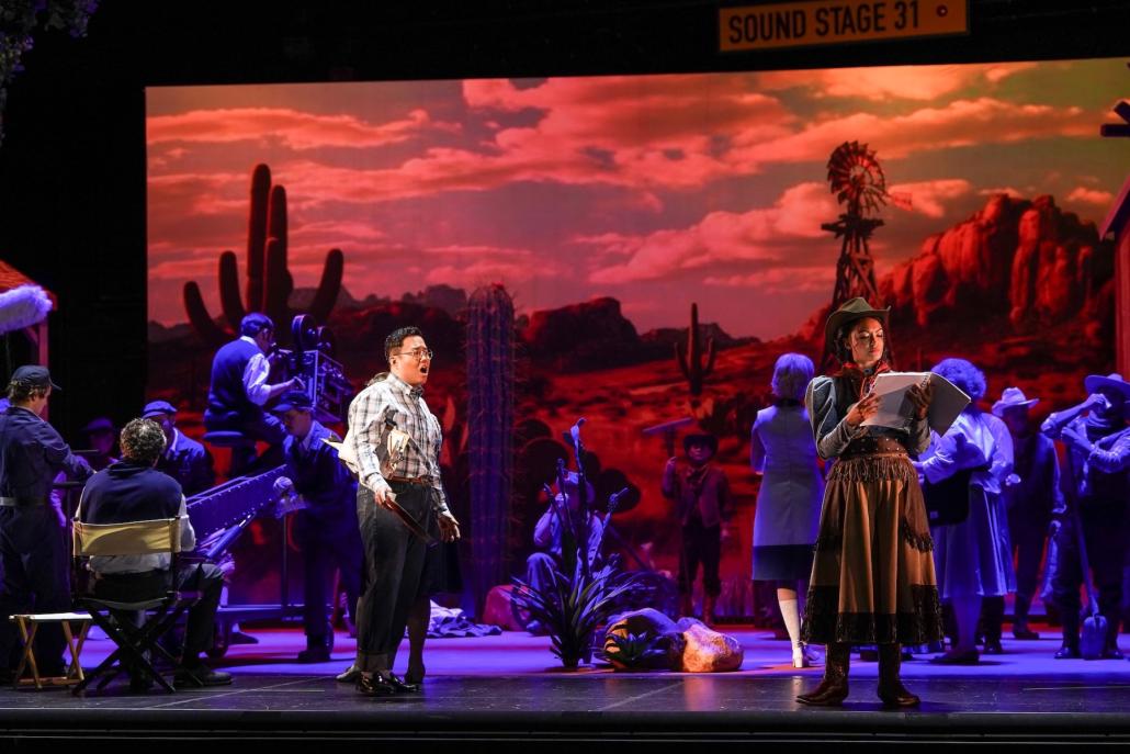 Nemorino (Dashuai Chen) ist unsterblich verliebt in Adina (Xenia Cumento).