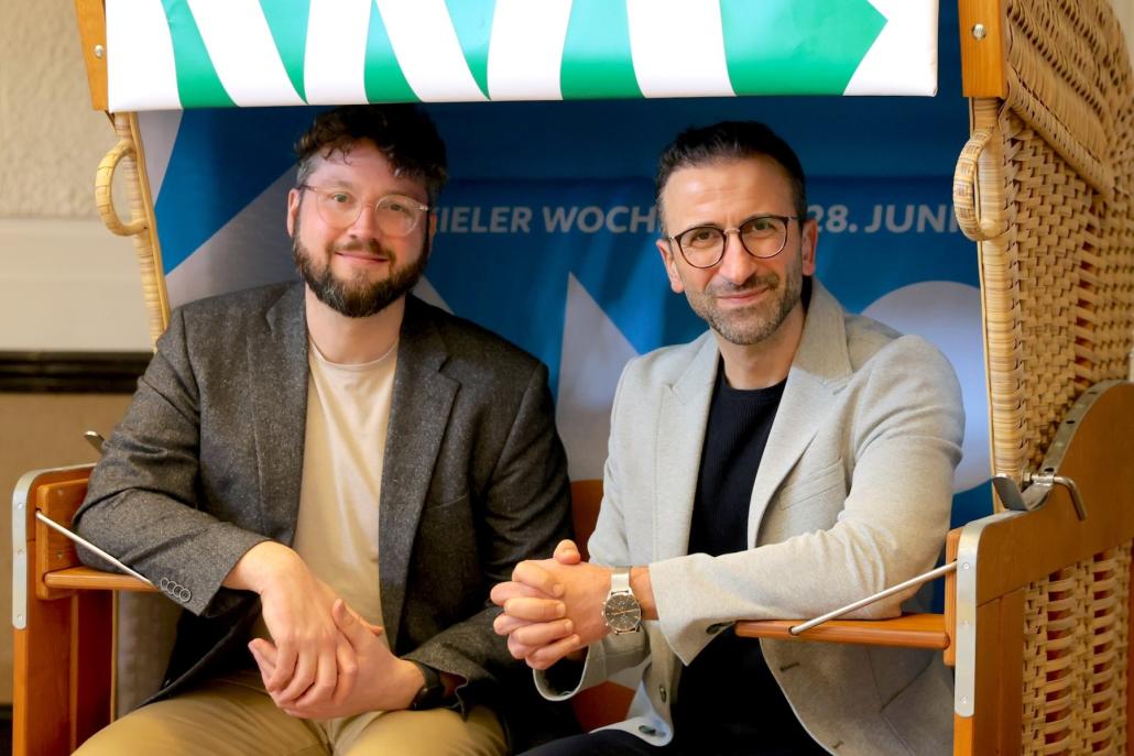 Samet Yilmaz (r.) und KIELerleben-Redakteur Sebastian Schulten im Ge-
spräch über seine Pläne für Kiel.