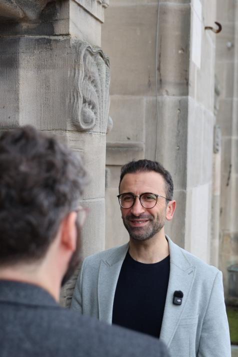 Samet Yilmaz (r.) und KIELerleben-Redakteur Sebastian Schulten im Ge-
spräch über seine Pläne für Kiel.