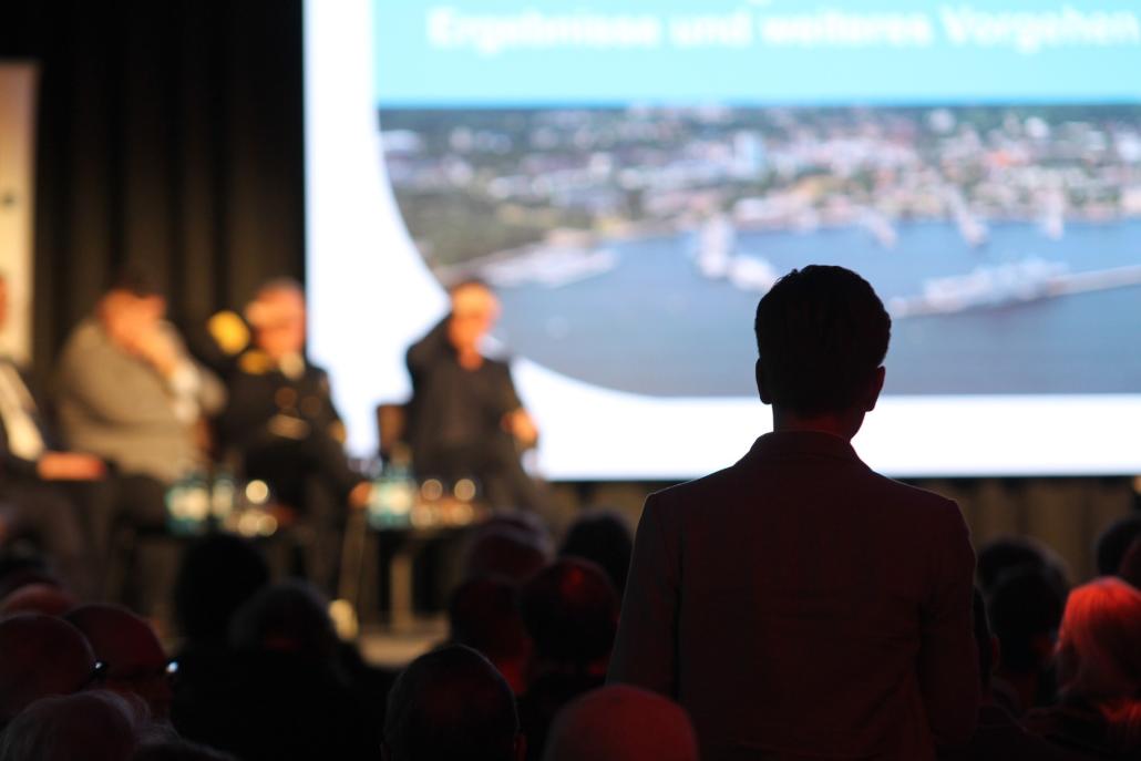 Marine-Beben in der Halle 400: Kiel im Zangengriff der Zeitenwende