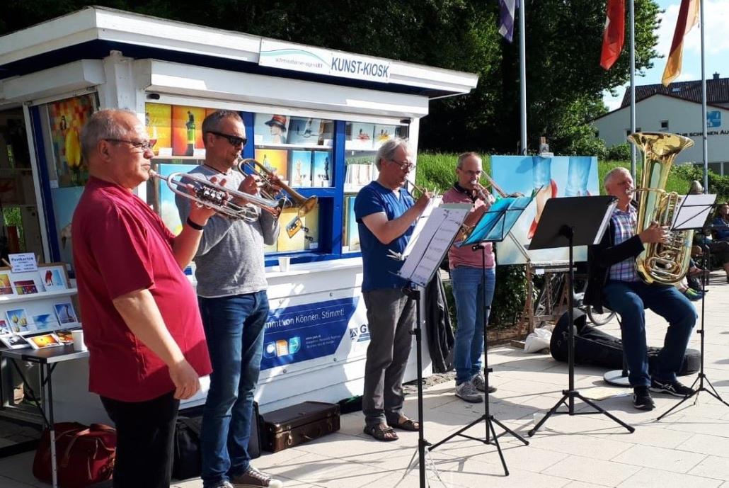 Die besonderen Veranstaltungen beim Kunst-Kiosk Heikendorf  – wie hier das Ensemble Mare Brass – erfreuen sich großer Beliebtheit.


