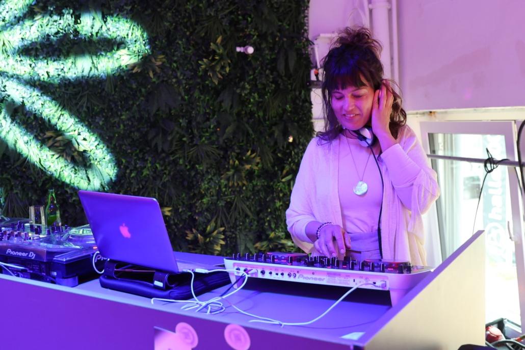 DJ Nina sorgte mit ihrem Set für die musikalische Untermalung des Events.