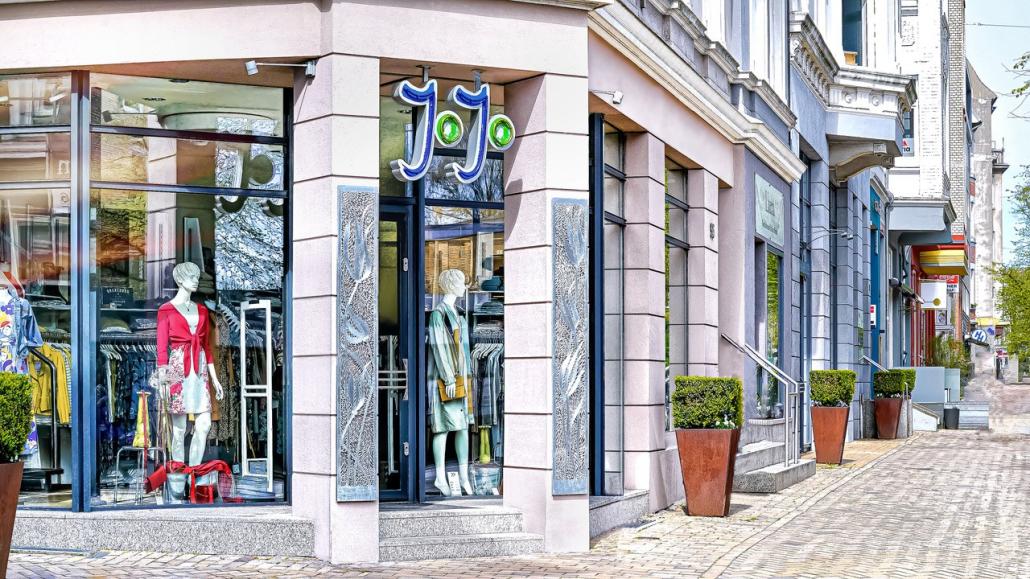Abschied mit einem großen Räumungsverkauf: Die Boutique JOJO schließt ihre Türen – ab sofort ist das gesamte Sortiment radikal reduziert.