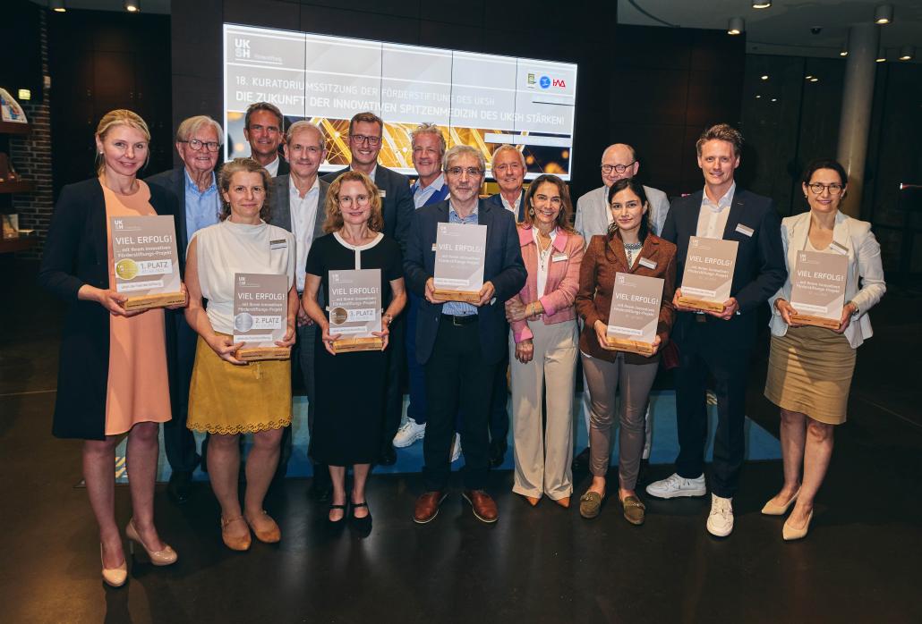 Siegerehrung für die sieben Gewinner-Kuratoriums-Förderprojekte mit einer Gesamtsumme von 613.160 Euro.