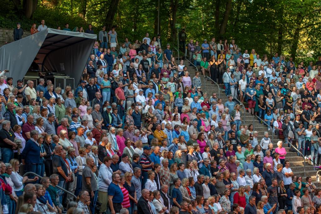 Max Mutzke singt in Kiel für wohnungslose Frauen