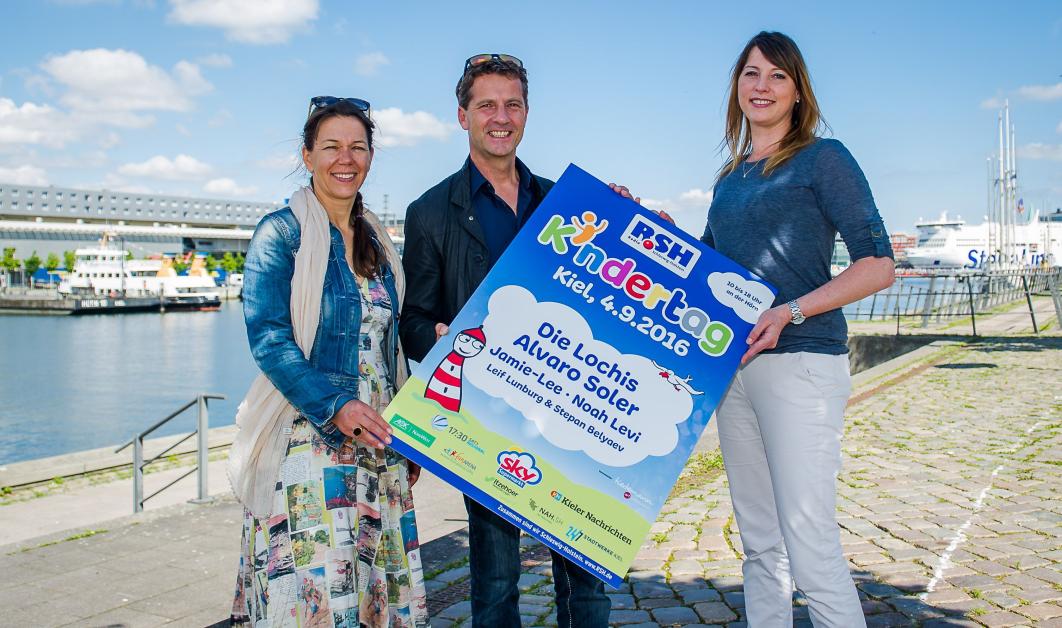 Revealing Media For Hashtag Sommersonnesozialismus Showing