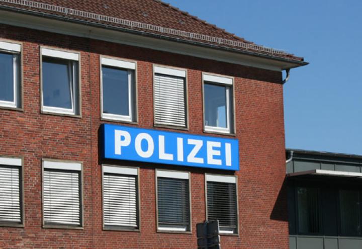 Handtaschenraub auf zwei Frauen 