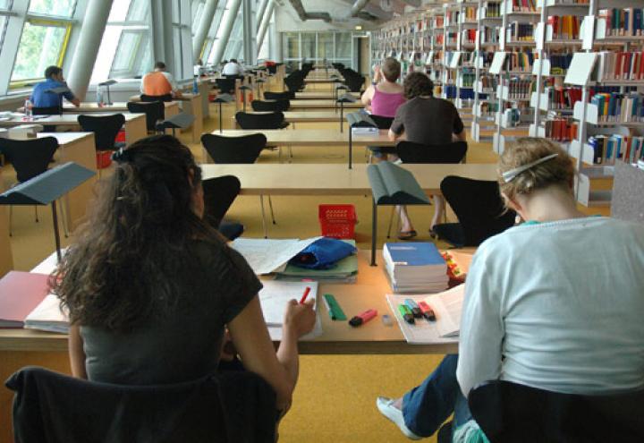 Uni verlost begehrte Studienplätze 