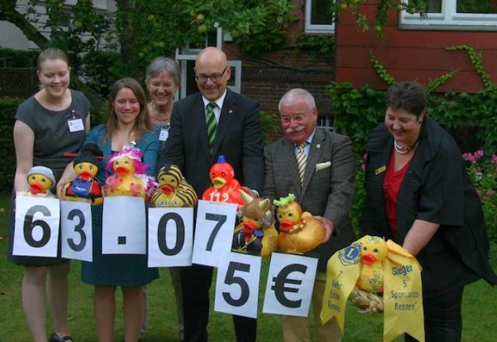 Sensationelle Spendensumme durch Entenrennen 