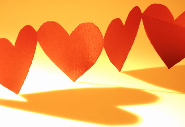 Ein Glücksrad dreht sich um das Thema Liebe 