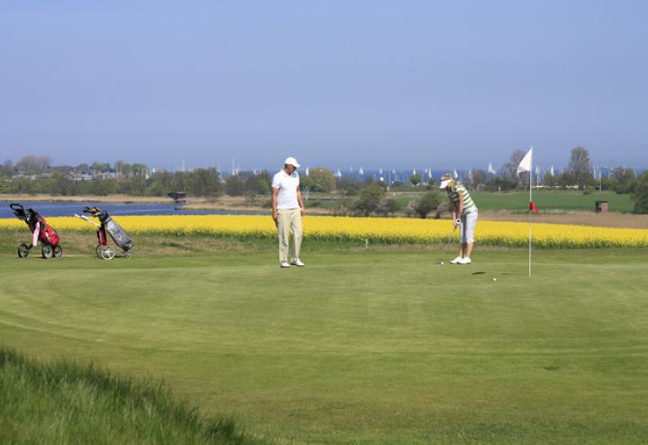 Ein Besuch auf dem Golfplatz 