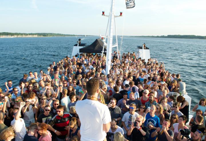 AHOI KIEL – Houseboat-Party an Bord der MS KOI 